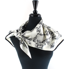 S25281 Flower Patterned Triangle Lightweight Scarf
