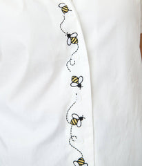 Unique Vintage White & Bee Embroidered Notch Collar Blouse