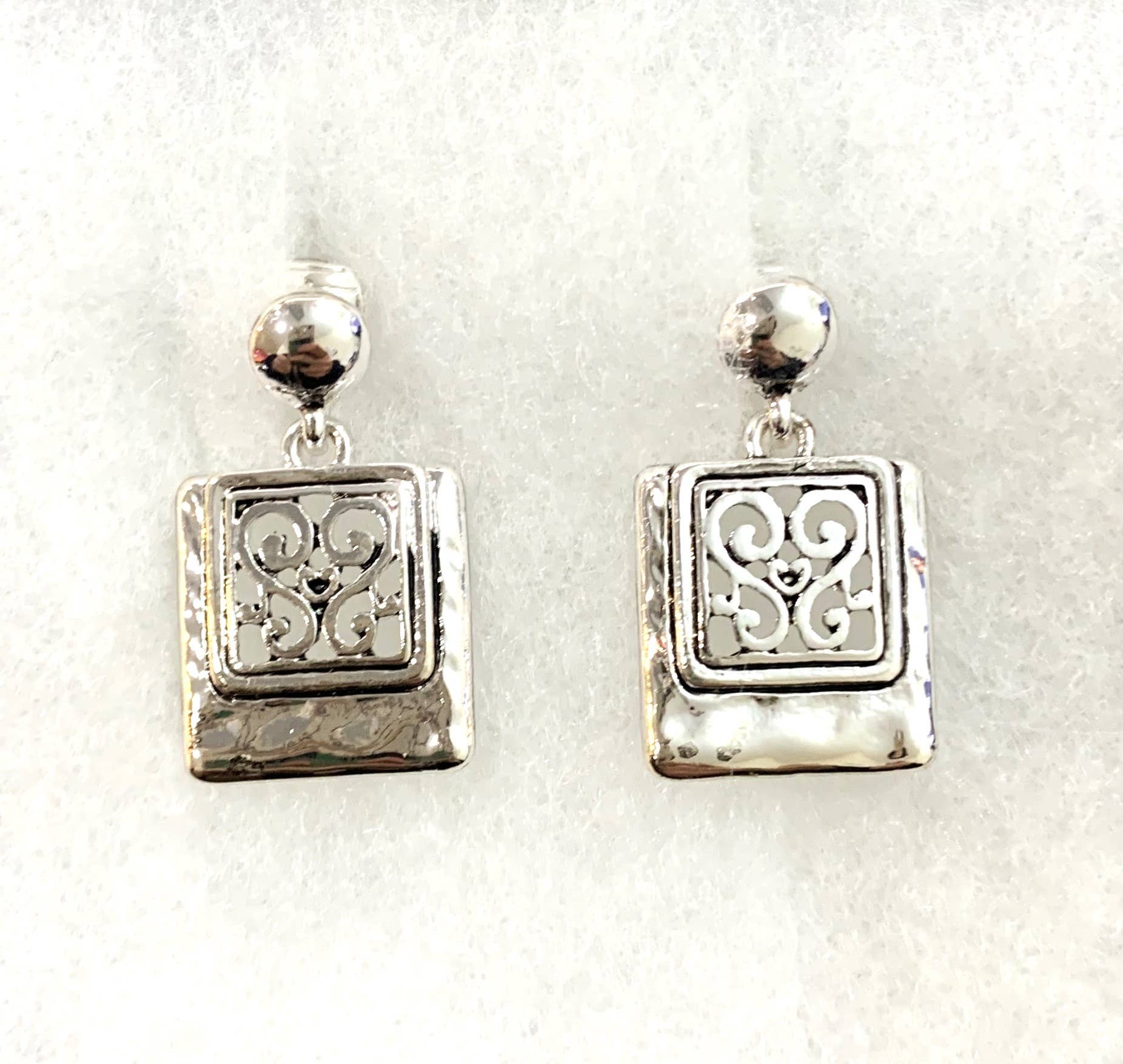 FR3986 Filigree Metal Square Clip-on Earrings