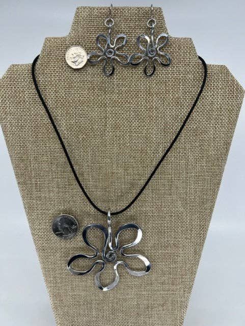 Flower Hypoallergenic Aluminum Pendant Necklace
