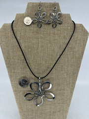 Flower Hypoallergenic Aluminum Pendant Necklace