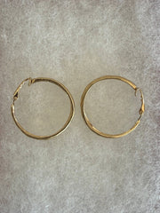 FR7192 Worn gold Hammered Metal Circle Clip Earrings