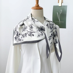 S25281 Flower Patterned Triangle Lightweight Scarf