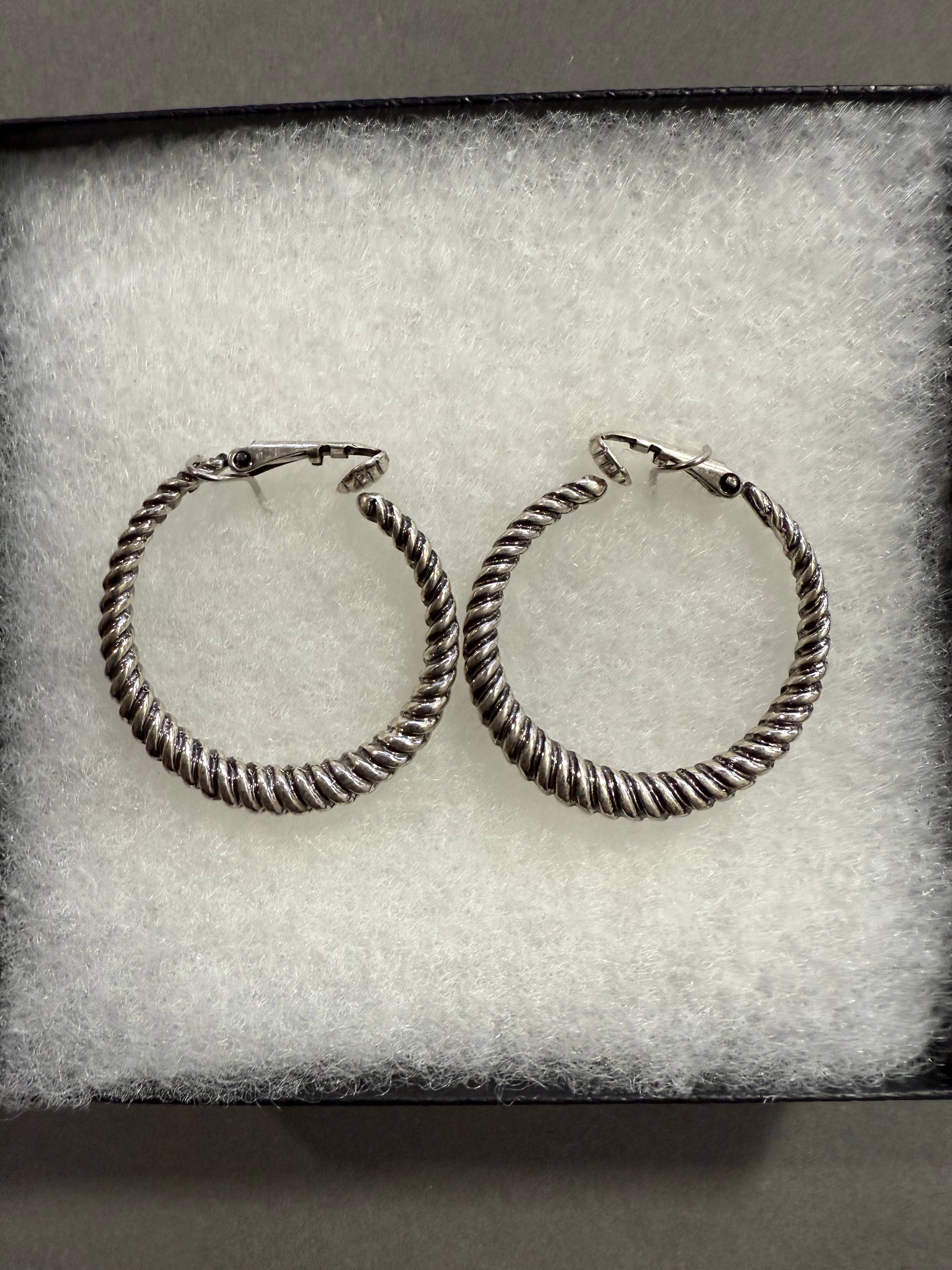 FR2402 Designer Look Twist Metal Circle Clip Earrings