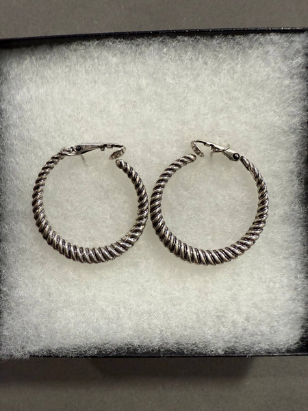 FR2402 Designer Look Twist Metal Circle Clip Earrings