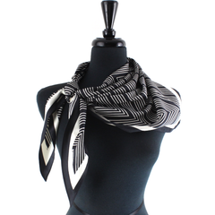 S25278 Geo Stripes Triangle Lightweight Scarf