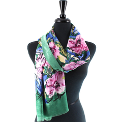 S24219 Flowers Scarf