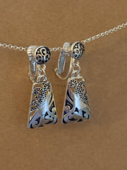 FR6865 Dot Texture & Filigree Trapezoid Metal Clip Earrings